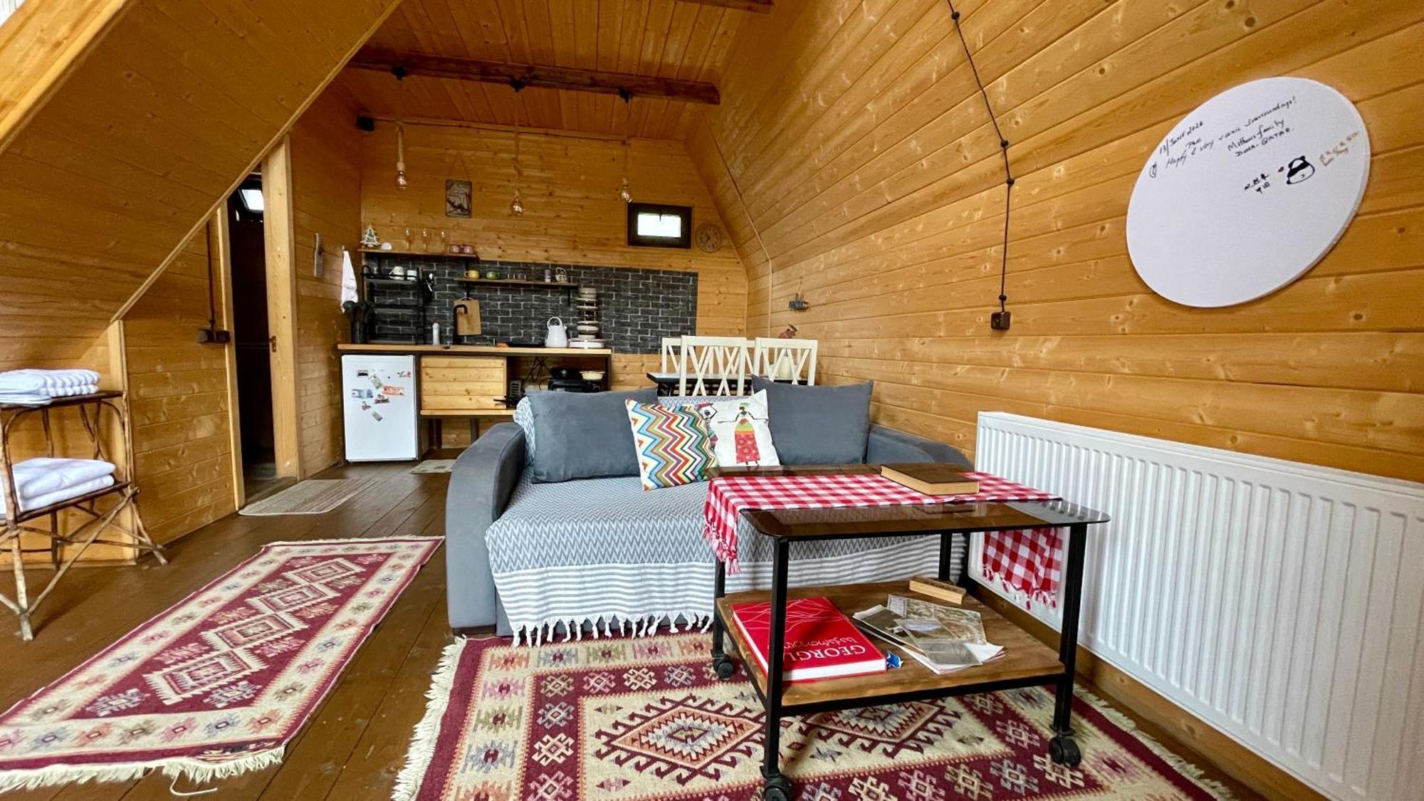 Aura Cottages カズベギ エクステリア 写真